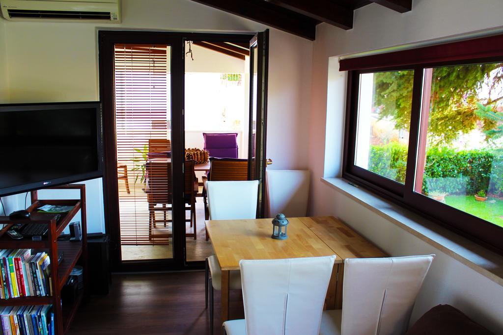 Pinia Apartment *